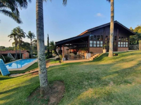Casa de campo com salão de festas e piscina